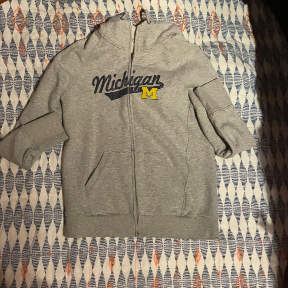 Michigan Wolverines, light weight sweatshirt